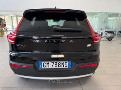Volvo XC40 T4 Recharge Plug-in Hybrid automatico Core Nero usata Gemona del Friuli