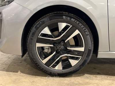 Peugeot 208 1.2 puretech 100cv allure Argento usata Verona