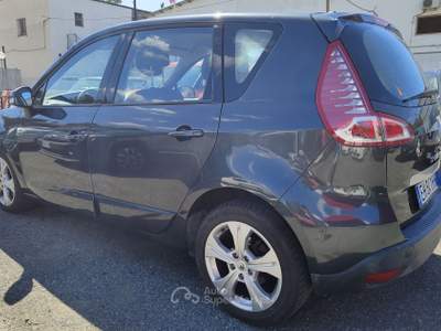 Renault Scénic nessun finanziamento obbligatorio - anche in contanti Grigio usata Roma