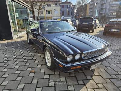 Jaguar XJ 4.0 cat automatic Blu/Azzurro usata Venezia