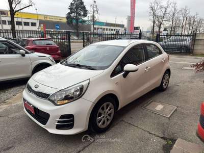 Kia Rio 5p 1.1 crdi 75cv Active E6 Bianco usata Cernusco sul Naviglio