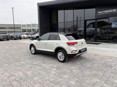 Volkswagen T-Roc 2.0 TDI SCR 150 CV DSG Beige usata Russi