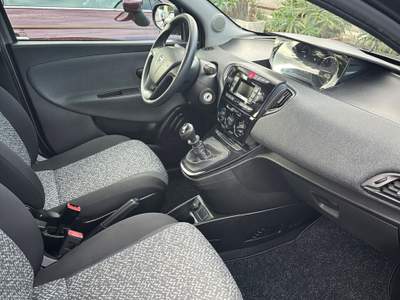 Lancia Ypsilon 5 porte S&amp;S Hybrid Ecochic Gold Grigio usata Giovinazzo