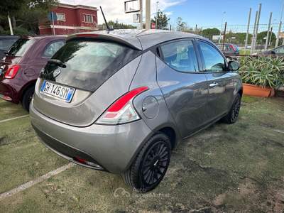 Lancia Ypsilon 5 porte S&amp;S Hybrid Ecochic Gold Grigio usata Giovinazzo