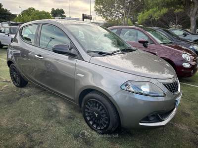 Lancia Ypsilon 5 porte S&amp;S Hybrid Ecochic Gold Grigio usata Giovinazzo