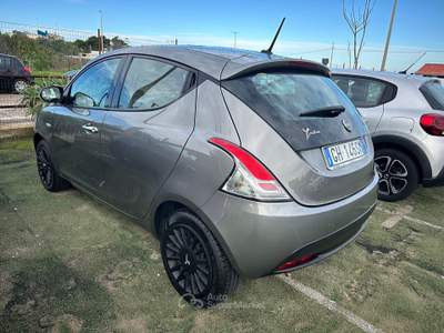 Lancia Ypsilon 5 porte S&amp;S Hybrid Ecochic Gold Grigio usata Giovinazzo