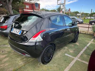 Lancia Ypsilon 5 porte S&amp;S Hybrid Ecochic Silver Nero usata Giovinazzo