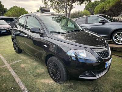 Lancia Ypsilon 5 porte S&amp;S Hybrid Ecochic Silver Nero usata Giovinazzo