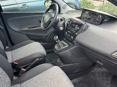 Lancia Ypsilon 5 porte S&amp;S Hybrid Ecochic Silver Nero usata Giovinazzo