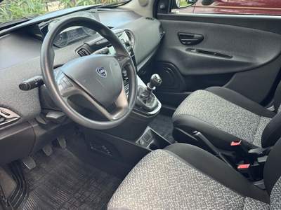 Lancia Ypsilon 5 porte S&amp;S Hybrid Ecochic Silver Nero usata Giovinazzo
