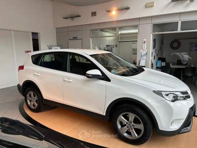 Toyota RAV4 RAV4 2.0 D-4D 2WD Active Bianco usata Novi Ligure