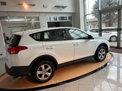 Toyota RAV4 RAV4 2.0 D-4D 2WD Active Bianco usata Novi Ligure