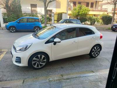 Kia Rio 5p. Active Bianco usata Valenzano