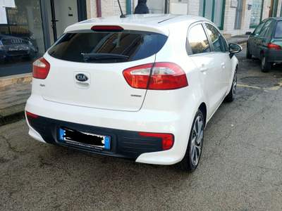 Kia Rio 5p. Active Bianco usata Valenzano