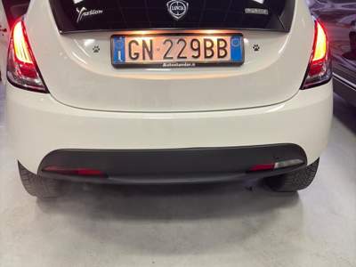 Lancia Ypsilon 3ª serie 1.0 FireFly 5 porte S&S Hybrid Gold Bianco usata Torino