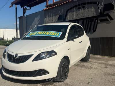 Lancia Ypsilon Pari a nuovo Bianco usata Marcianise