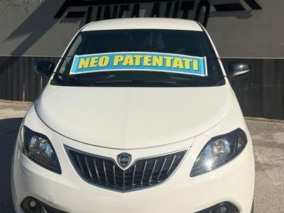 Lancia Ypsilon Pari a nuovo Bianco usata Marcianise