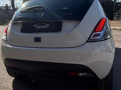 Lancia Ypsilon Pari a nuovo Bianco usata Marcianise