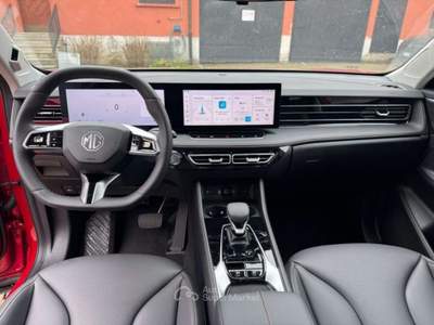 MG HS 1.5 FULL HYBRID+ 224CV  LUXURY KM0 Rosso usata Milano