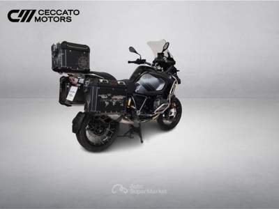 BMW Serie 5 525tds Adventure Triple Black Abs my21 Nero usata Padova