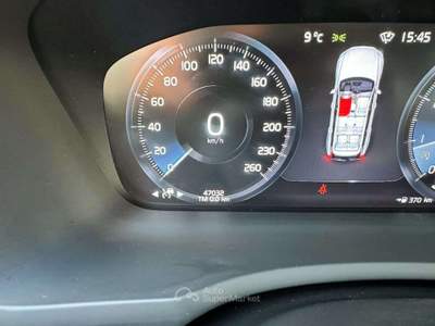 Volvo XC90 2.0 B5 Mhev Momentum awd 7p - AUT/NAV/TETTO/CAMERA Bianco usata Sesto San Giovanni