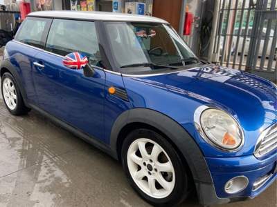 MINI 1.5 Cooper D Hype 5 Cooper D 1.6 diesel **CAMBIO AUTOMATICO** Blu/Azzurro usata Bari