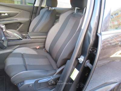 Peugeot 3008 S&S Business Nero usata Striano