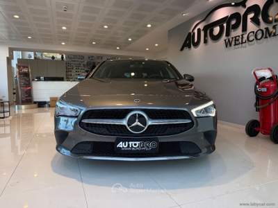 Mercedes-Benz CLA CLA 180 d Aut. Shooting Brake Bus. Extra Grigio usata San Michele salentino