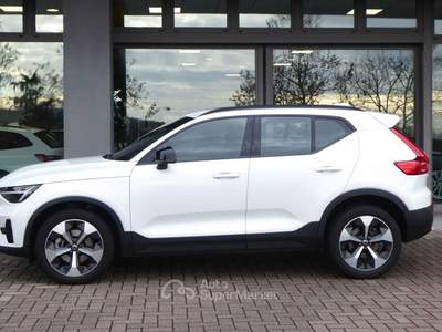 Volvo XC40 B3 automatico Plus Dark Bianco usata Quattro Castella