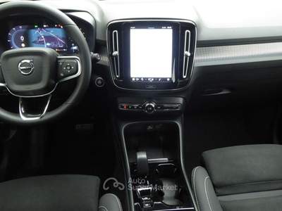 Volvo XC40 B3 automatico Plus Dark Bianco usata Quattro Castella