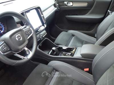 Volvo XC40 B3 automatico Plus Dark Bianco usata Quattro Castella