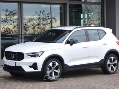Volvo XC40 B3 automatico Plus Dark Bianco usata Quattro Castella