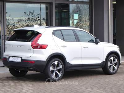 Volvo XC40 B3 automatico Plus Dark Bianco usata Quattro Castella