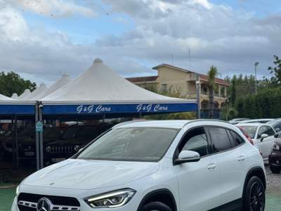 Mercedes-Benz GLA Automatic Business Bianco usata SOMMA VESUVIANA