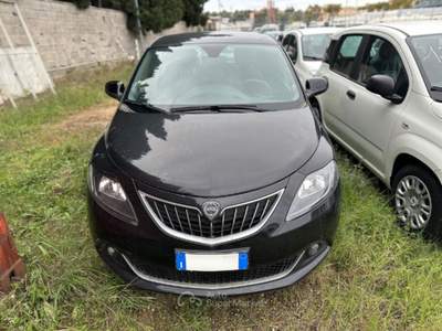 Lancia Ypsilon  - ypsilon 1.0 firefly hybrid gold s&s 70cv Nero usata Roma