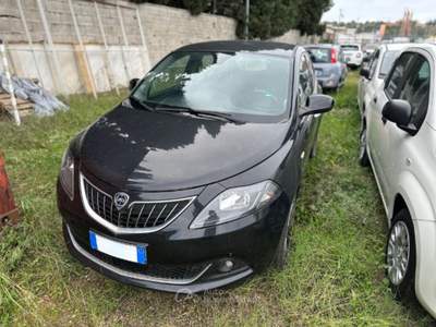 Lancia Ypsilon  - ypsilon 1.0 firefly hybrid gold s&s 70cv Nero usata Roma
