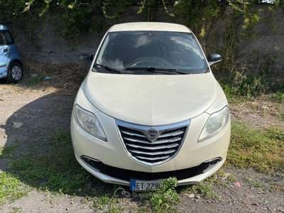 Lancia Ypsilon 1.2 8v Platinum ecochic Gpl 69cv Bianco usata Ercolano