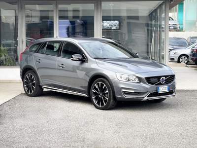 Volvo V60 Cross Country 2.0 Diesel 150CV Auto E6 - 2016 Grigio usata Roma