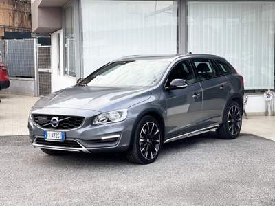 Volvo V60 Cross Country 2.0 Diesel 150CV Auto E6 - 2016 Grigio usata Roma