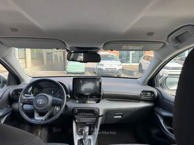 Toyota Yaris 1.5h active Bianco usata Fisciano