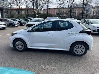 Toyota Yaris 1.5h active Bianco usata Fisciano