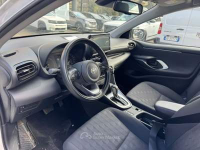 Toyota Yaris 1.5h active Bianco usata Fisciano