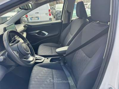 Toyota Yaris 1.5h active Bianco usata Fisciano