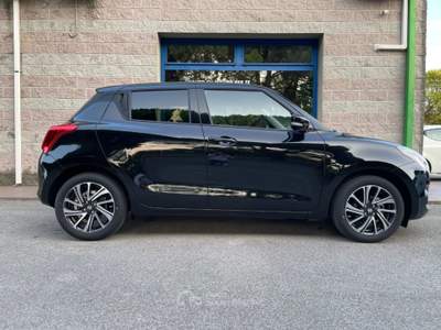 Suzuki Swift 1.2 83CV CVT AUTOMATICA HYBRID TOP KM-0 NAVIGATORE Nero usata Venezia