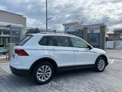 Volkswagen Tiguan SCR DSG Life Bianco usata Monopoli