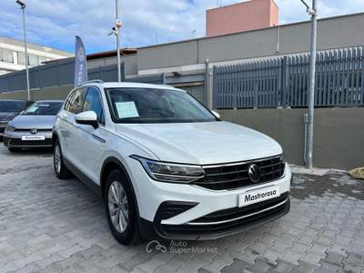 Volkswagen Tiguan SCR DSG Life Bianco usata Monopoli