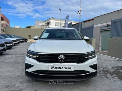Volkswagen Tiguan SCR DSG Life Bianco usata Monopoli