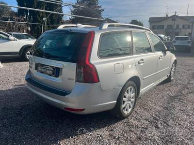 Volvo V50 D cat Kinetic usata Bulgarograsso