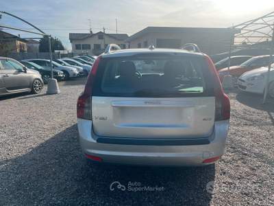 Volvo V50 D cat Kinetic usata Bulgarograsso
