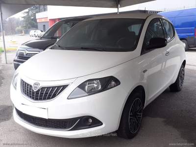 Lancia Ypsilon Ypsilon 1.0 FireFly 5pS&S HYBRID Bianco usata Stradella
